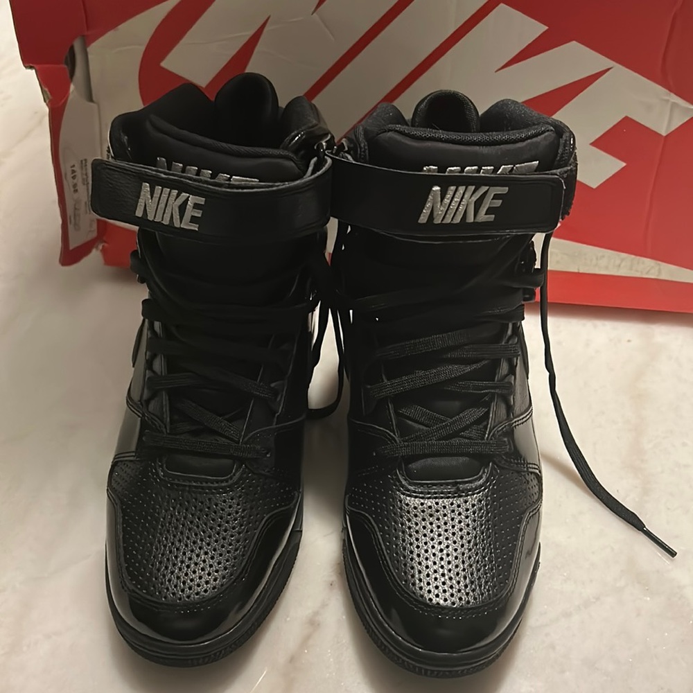 Women Nike Air Revolution